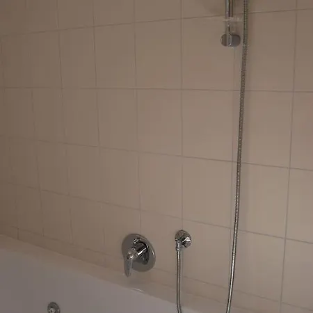 Linz Sunny Apartment Room photo
